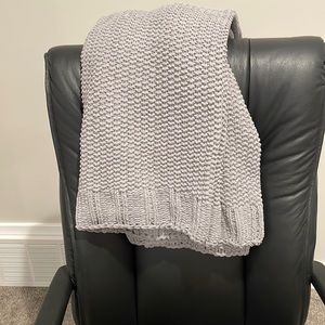 Chenille throw blanket